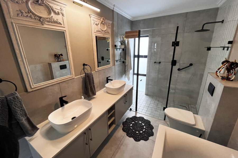 3 Bedroom Property for Sale in Renosterbos Estate Western Cape